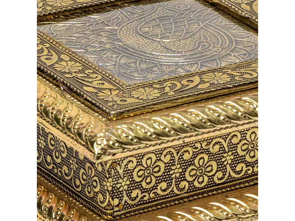 Joyero de metal repujado dorado 15x15x5