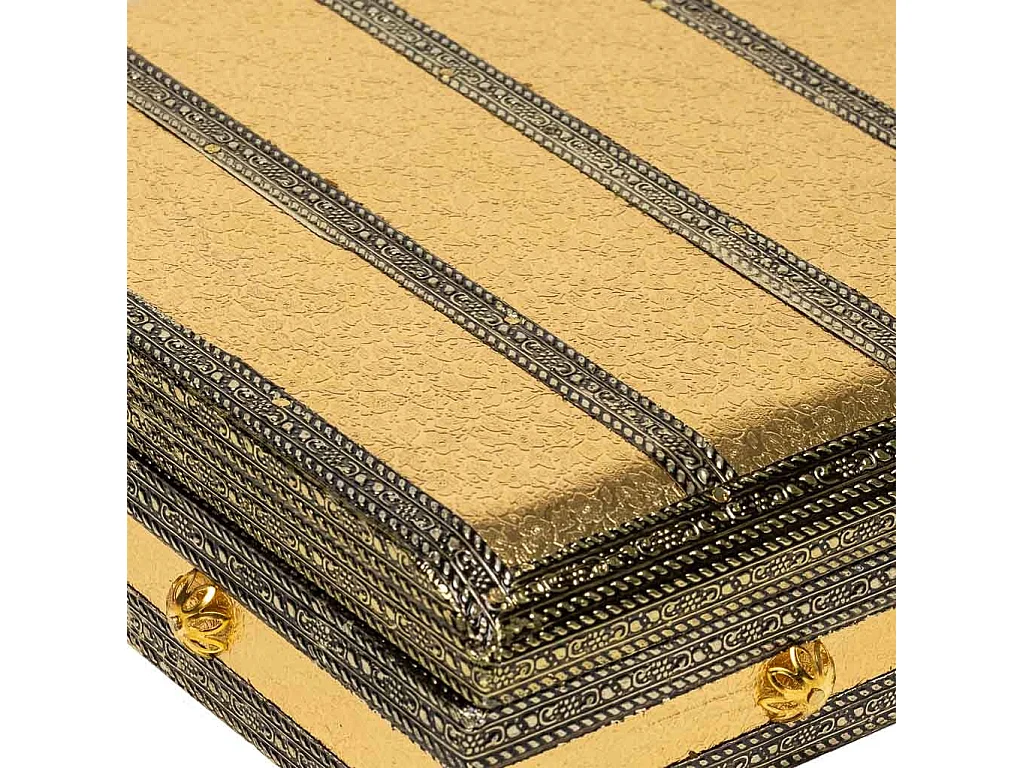 Boîte à bijoux en métal repoussé doré 20x20x5h
