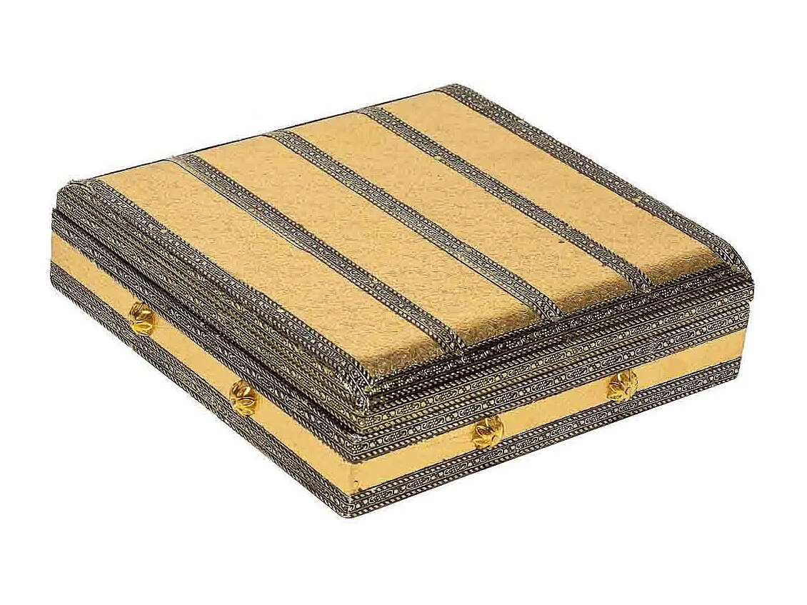 Portagioie in metallo dorato sbalzato 20x20x5h