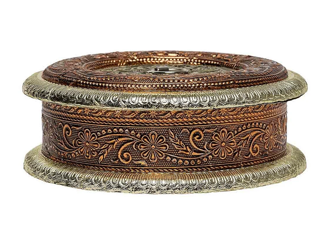 Boîte à bijoux en métal repoussé couleur bronze 20x20x6h