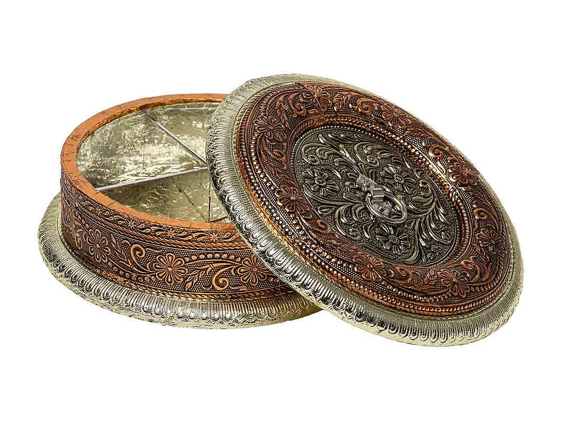 Joyero de metal repujado color bronce 20x20x6