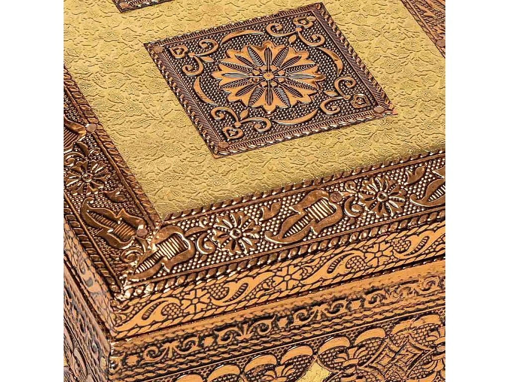 Boîte à bijoux en métal repoussé couleur cuivre 17,5x12,5x6h