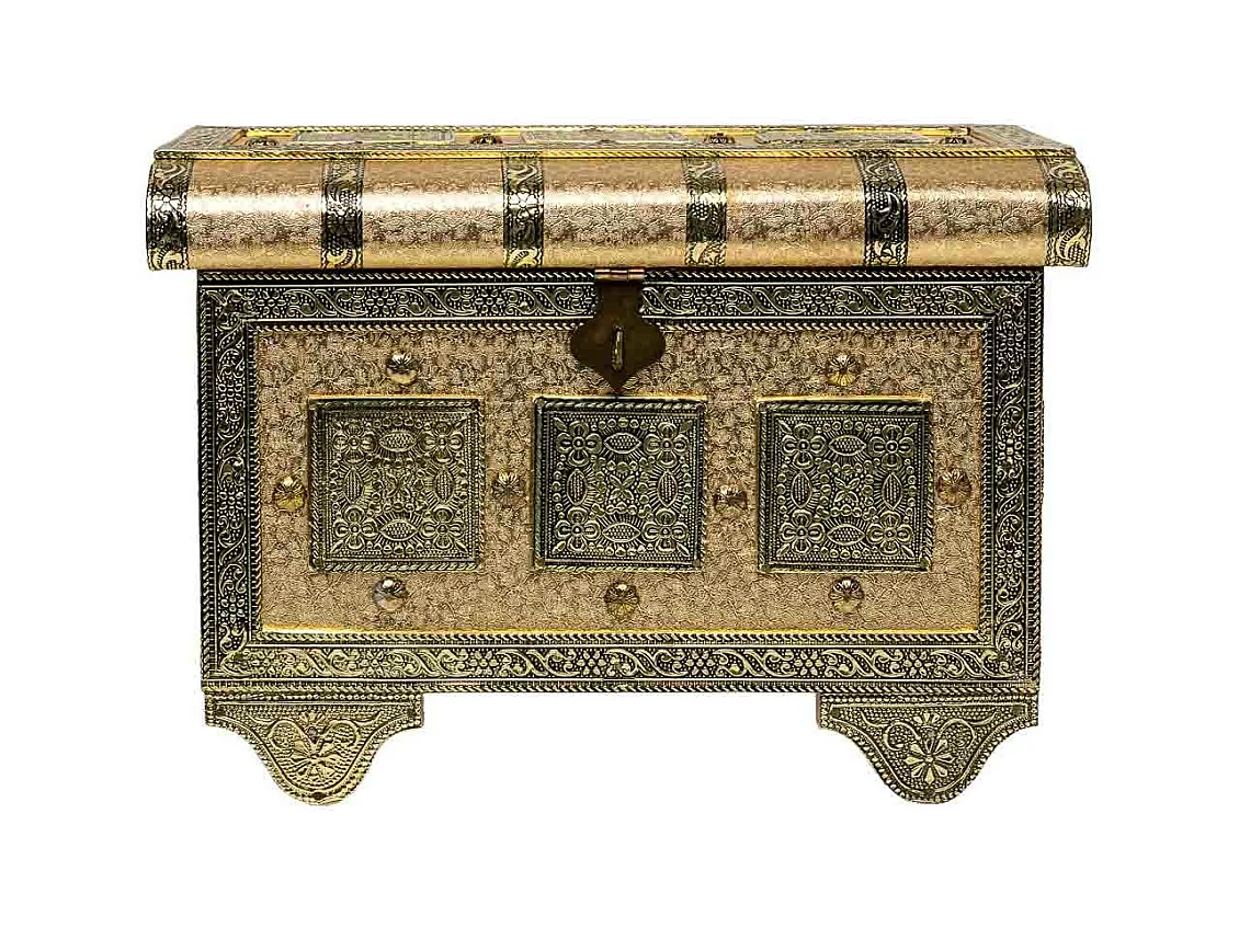Boîte à bijoux en métal repoussé doré 27,5x17x18,5h
