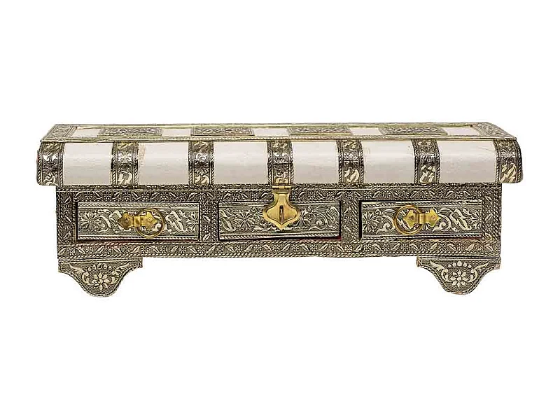 Porta-joias de metal branco com relevo 38x13x12