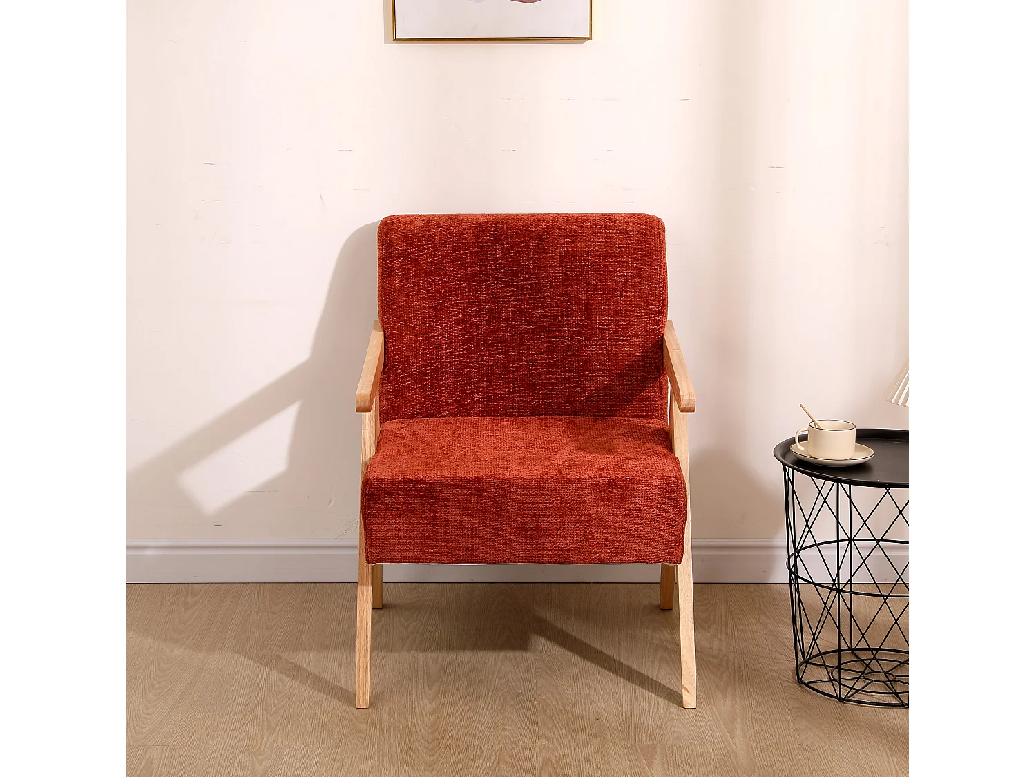 Fauteuil de salon en bois massif et tissu terracotta
