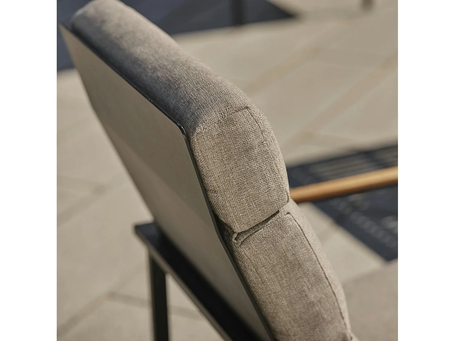 Salon de jardin en aluminium noir et teck (4 pièces) STOCKHOLM