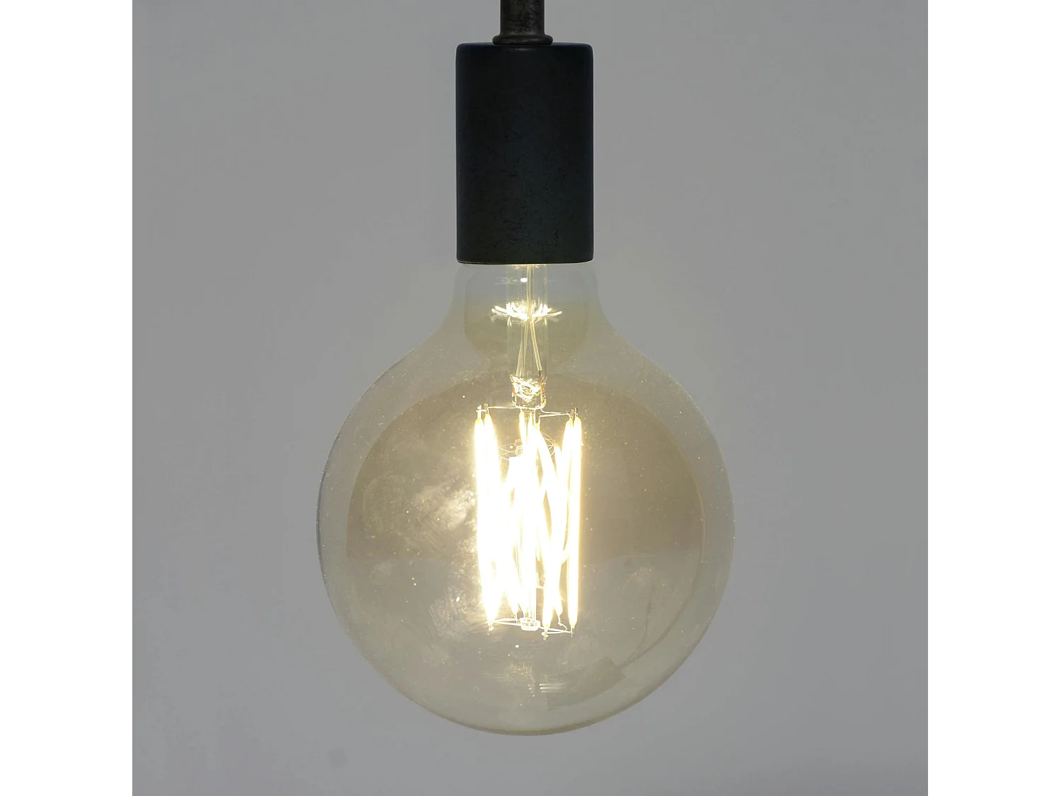 Ampoule globe 12,5 cm ambré LED filament lumière chaude (E27)