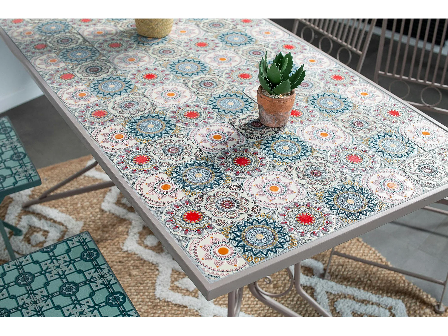 Table de jardin motif rosace 140 cm GRENADE