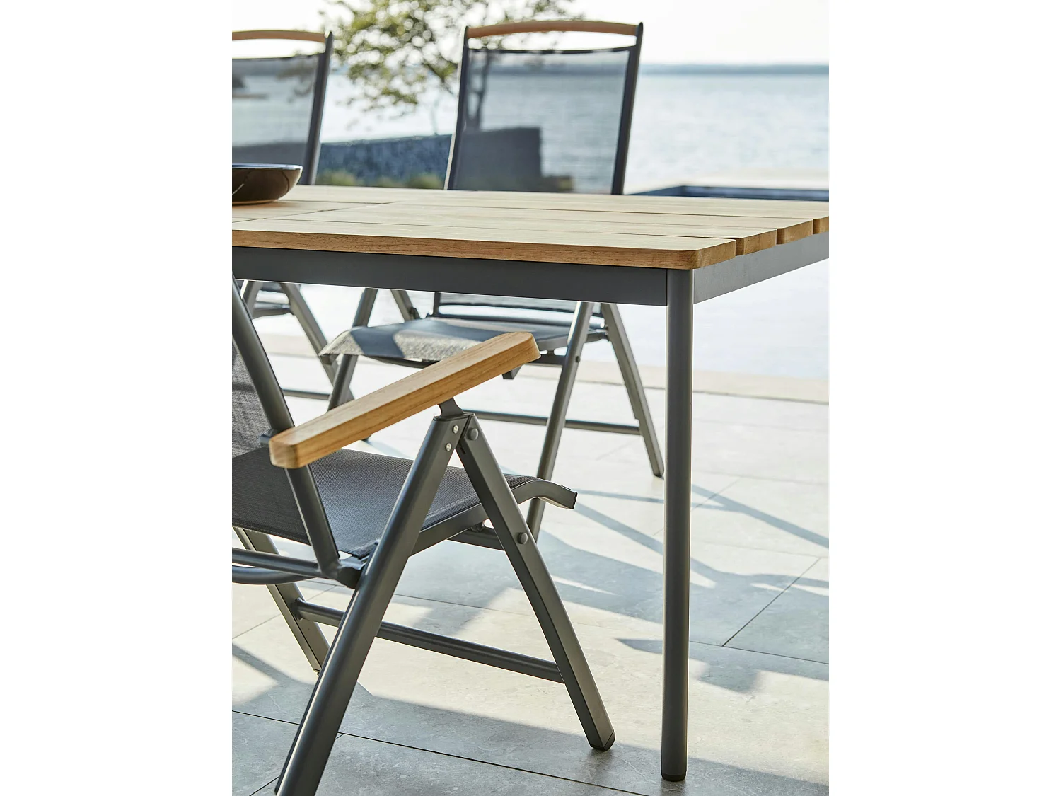 Table de jardin en aluminium gris ardoise et teck 238 cm OSLO