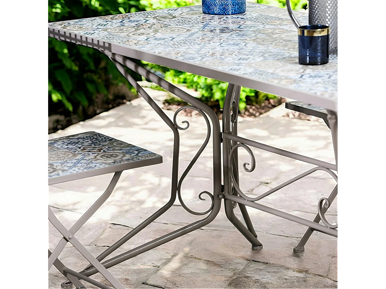 Table de jardin carreaux de ciment bleu et taupe 140 cm GRENADE