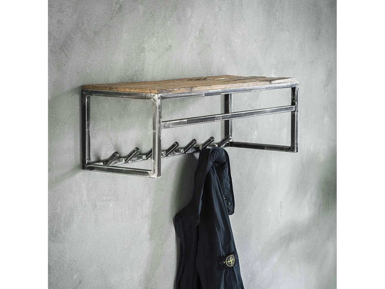 Portemanteau mural bois recyclé brut 7 crochets 1 étagère OMSK