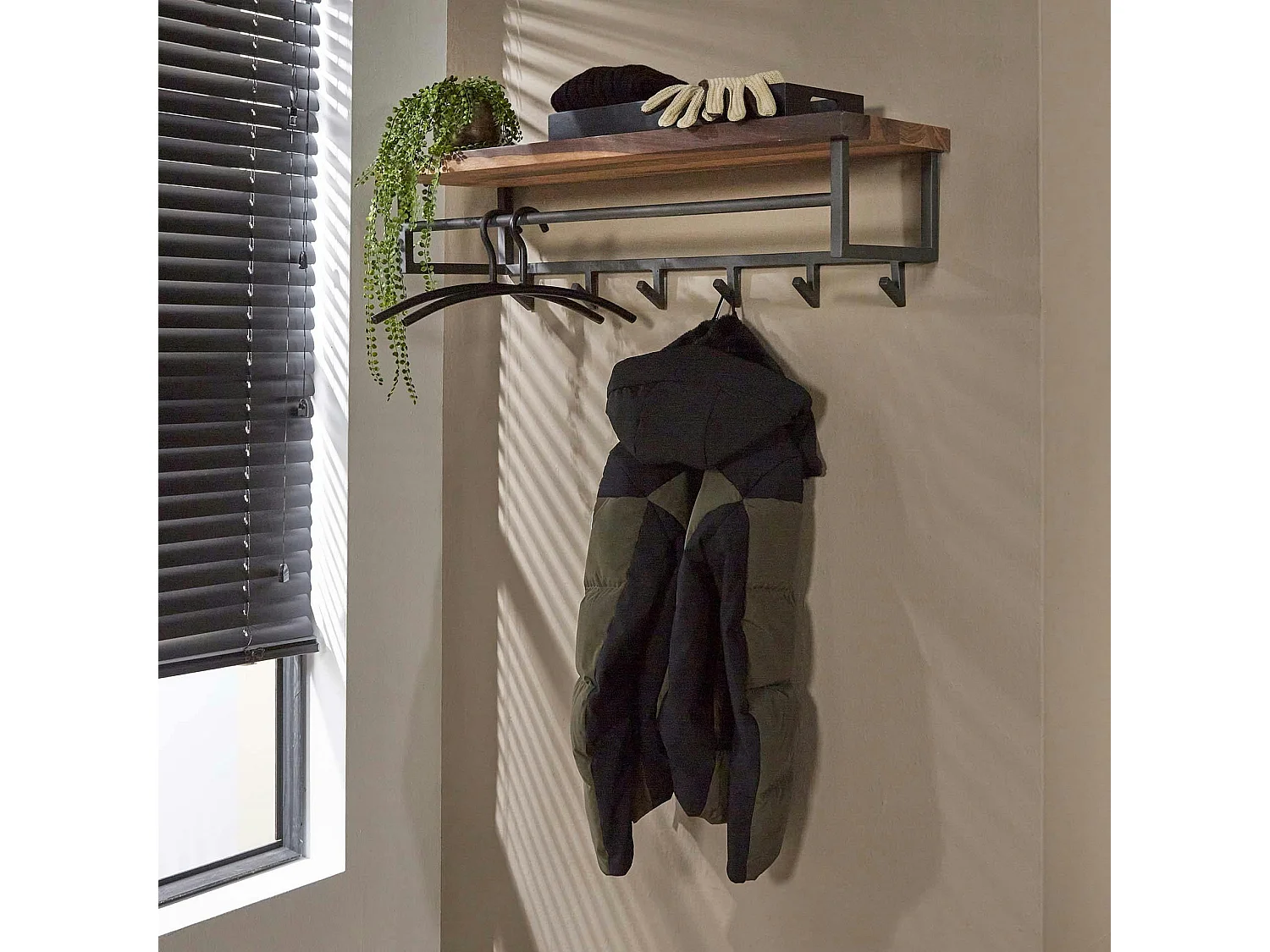 Portemanteau mural en bois de noyer 6 crochets, 1 étagère HALIFAX