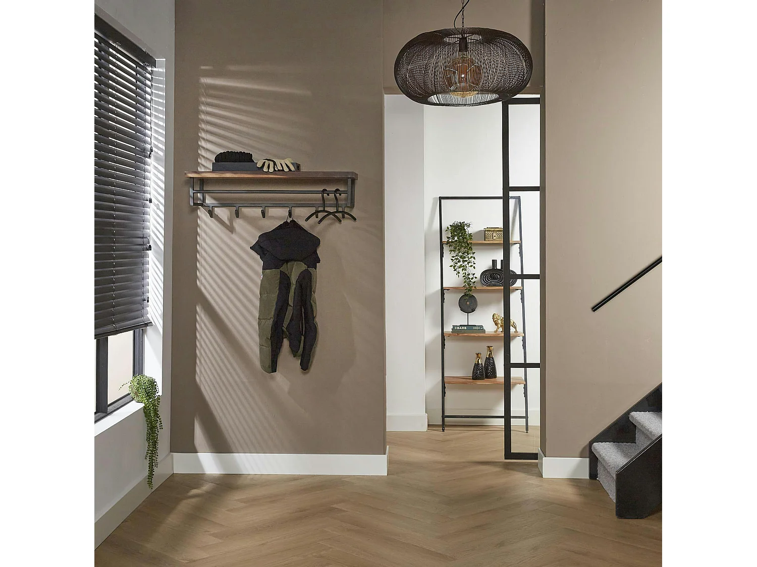 Portemanteau mural en bois de noyer 6 crochets, 1 étagère HALIFAX