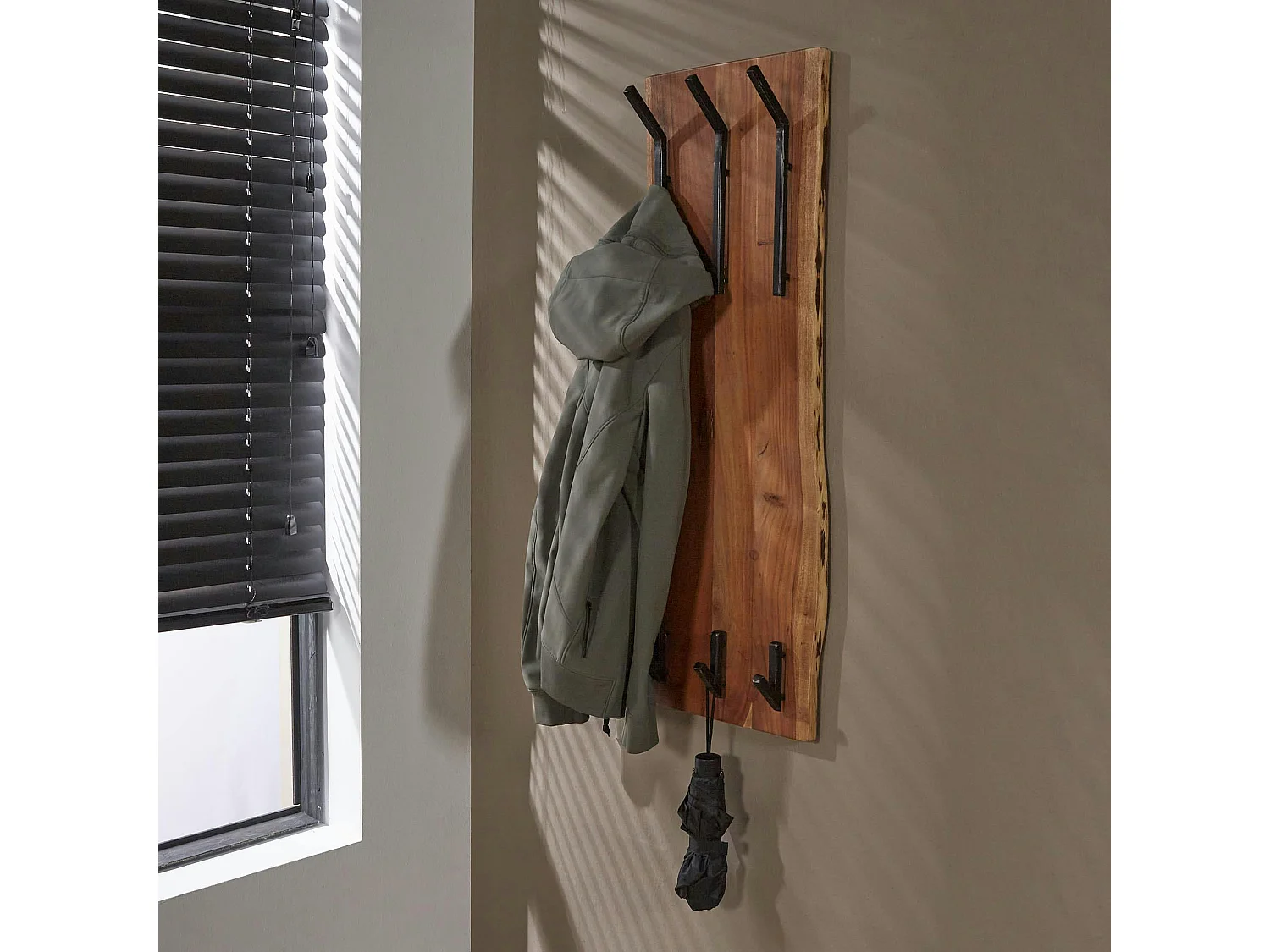 Portemanteau mural vertical bois massif 6 crochets TRIBECA