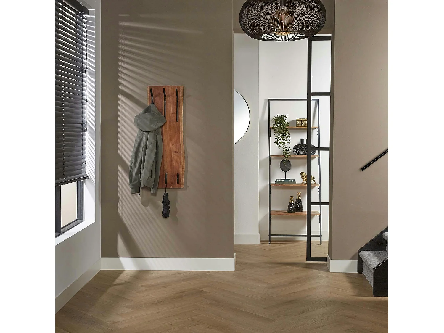 Portemanteau mural vertical bois massif 6 crochets TRIBECA