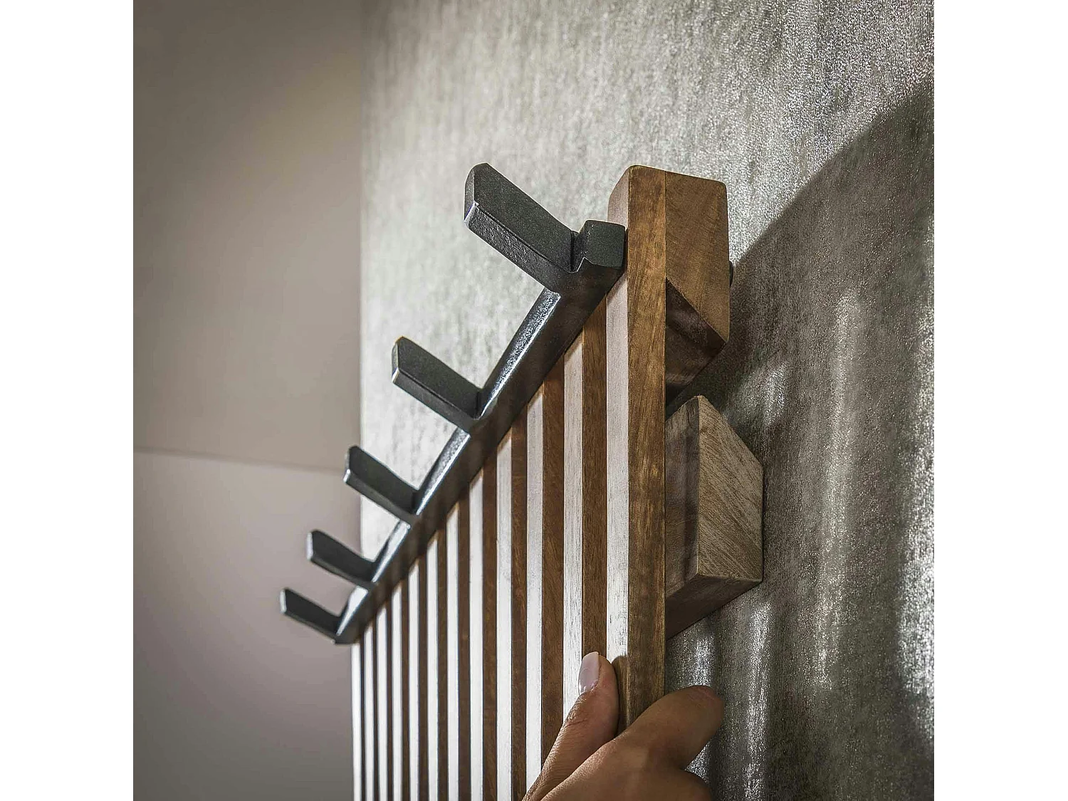 Portemanteau en bois de manguier ajouré 14 crochets DELHI