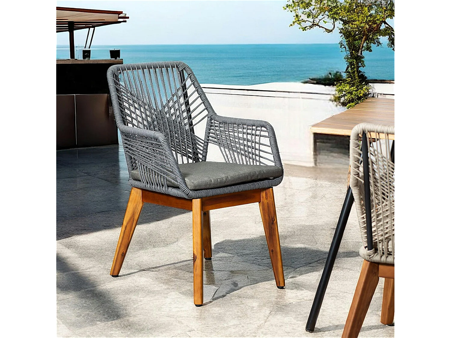 Chaise de jardin grise en corde tressée et pieds bois FSC® GRENADE