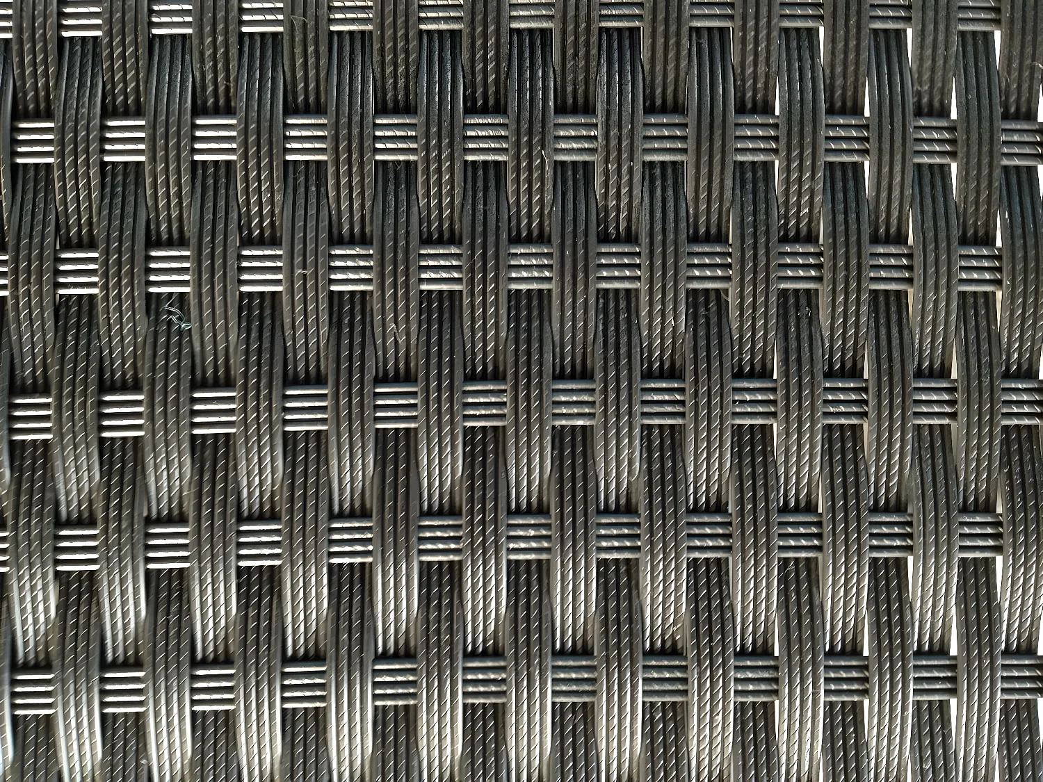 Ensemble de Repas ARGELES 7 pièces encastrables 175x115cm en résine tressée noire et coussins tissu blanc écru