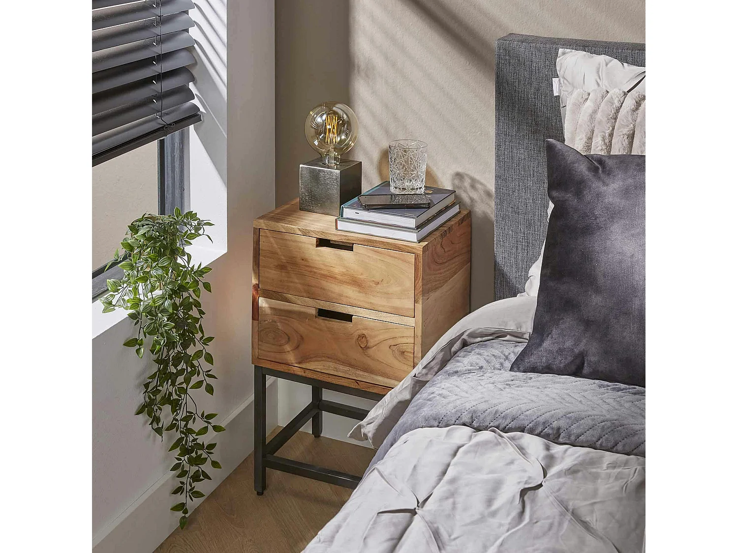 Chevet en bois d'acacia avec poignées intégrées MELBOURNE