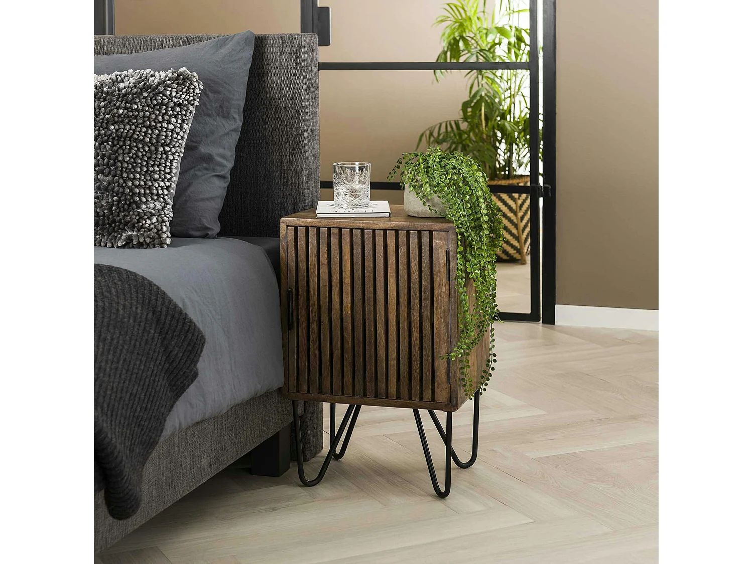 Table de nuit en bois de manguier strié (ensemble de 2) DELHI