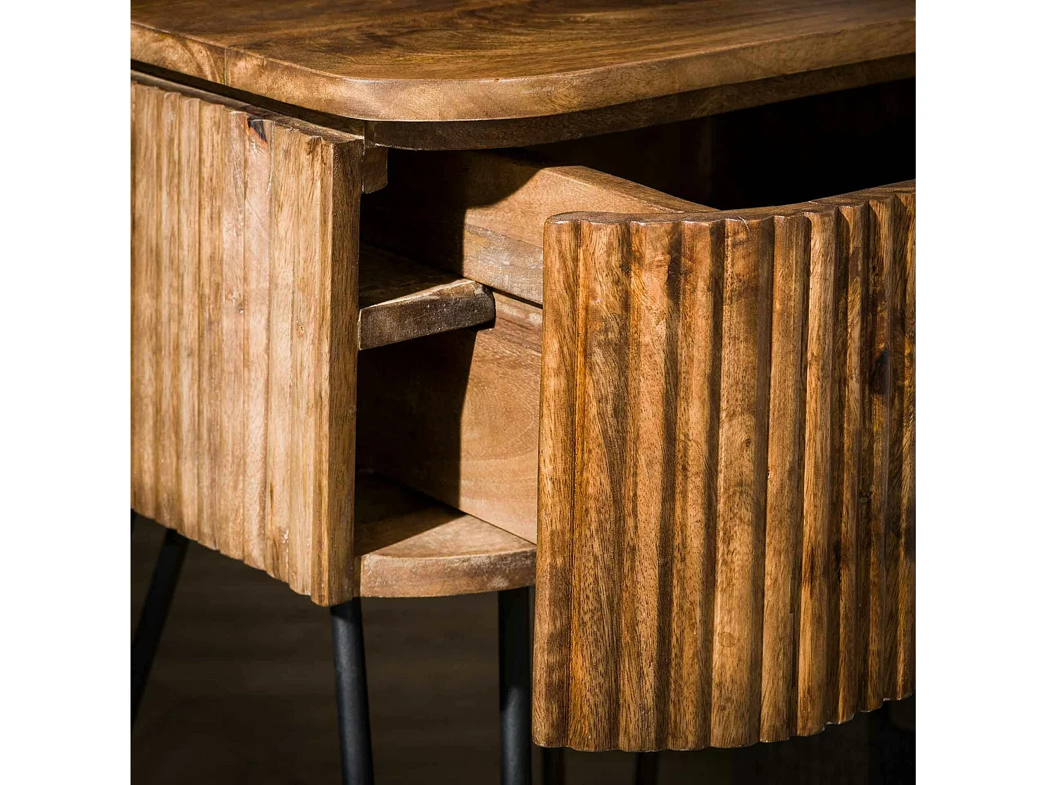 Table de chevet en bois de manguier motif baguette avec pieds épingle DELHI