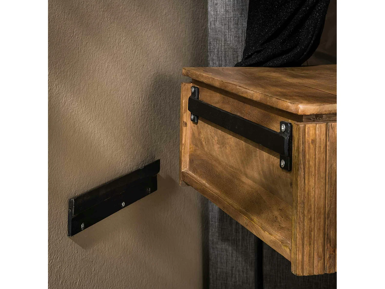 Table de chevet murale en bois de manguier motif baguette 1 tiroir DELHI