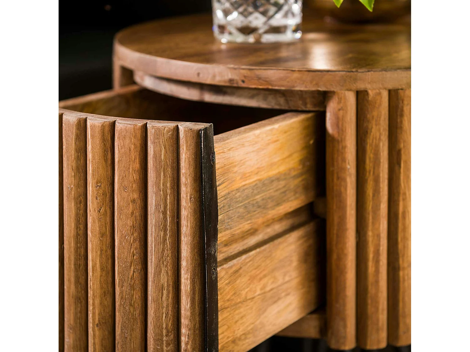 Bout de canapé rond strié DELHI