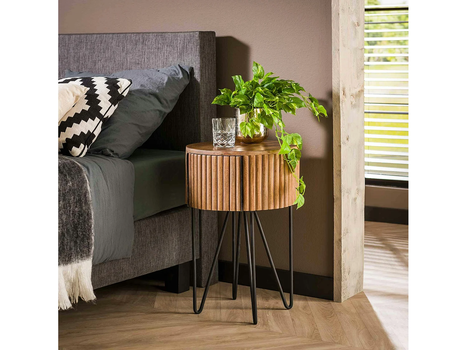 Bout de canapé rond strié DELHI