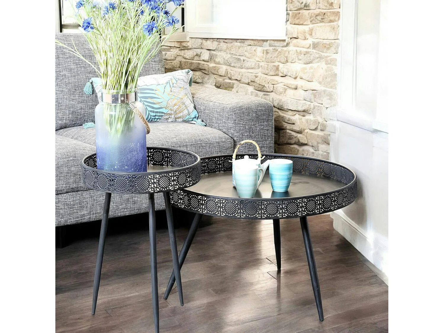 Bout de canapé métal noir motifs ajourés petit modèle