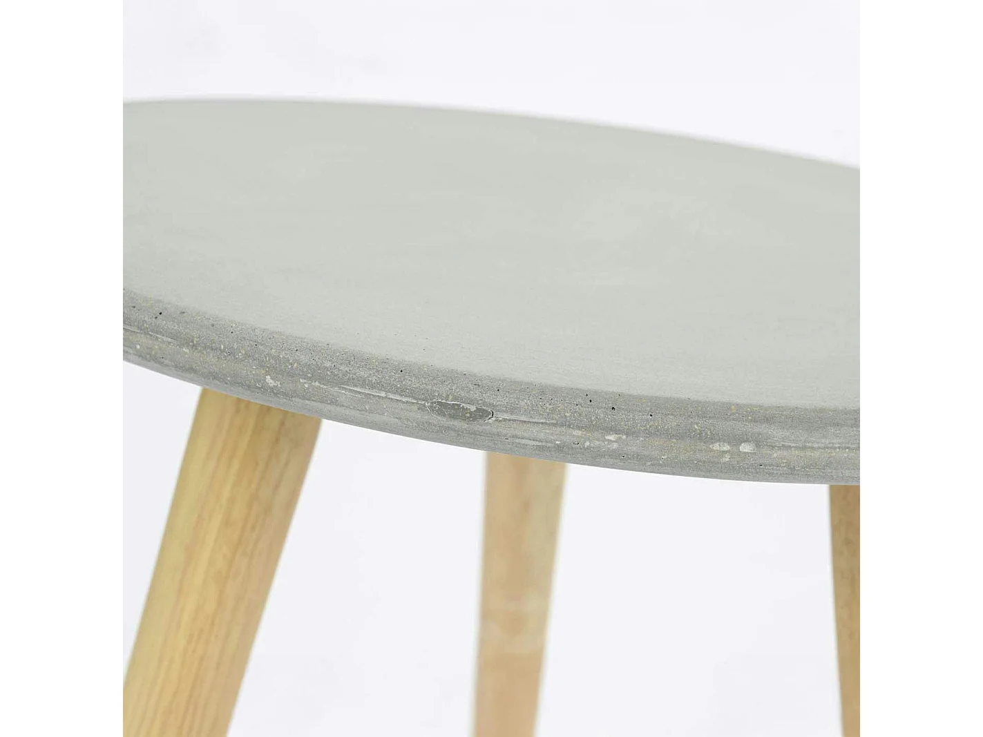 Bout de canapé rond pieds bois et plateau béton D65xH57cm