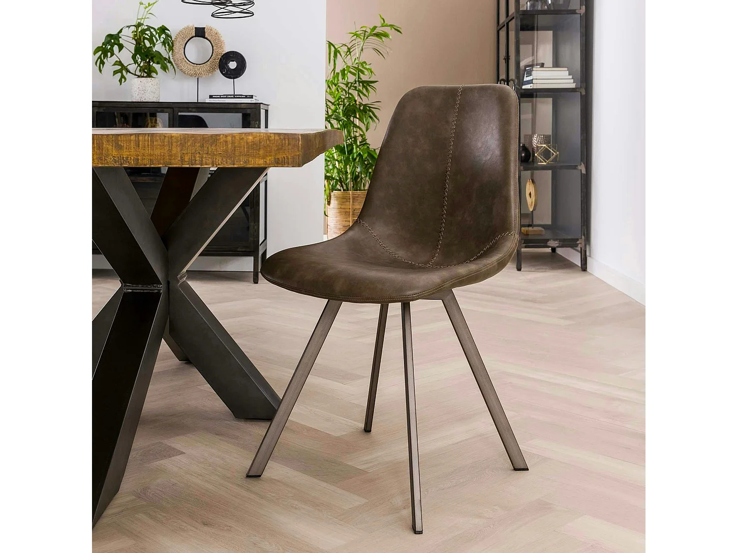 Chaise de table couture apparente taupe pied étoile HELSINKI (lot de 2)