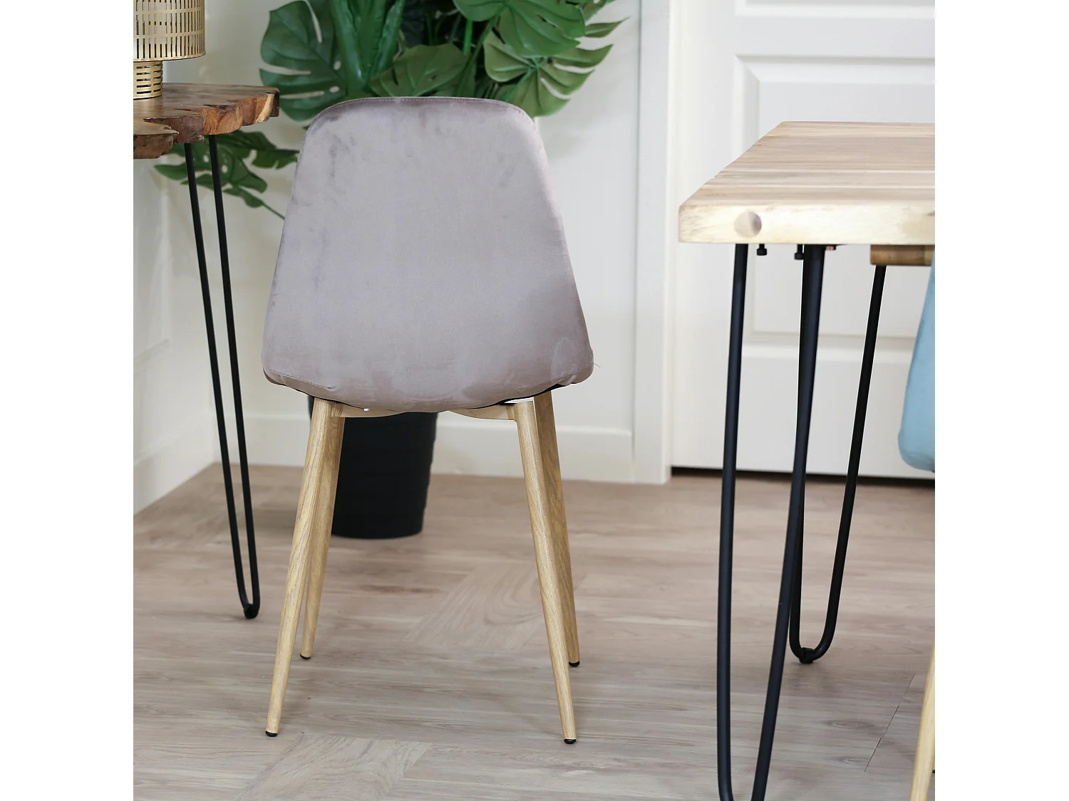 Chaise capitonnée velours gris taupe HAWAI (lot de 2)