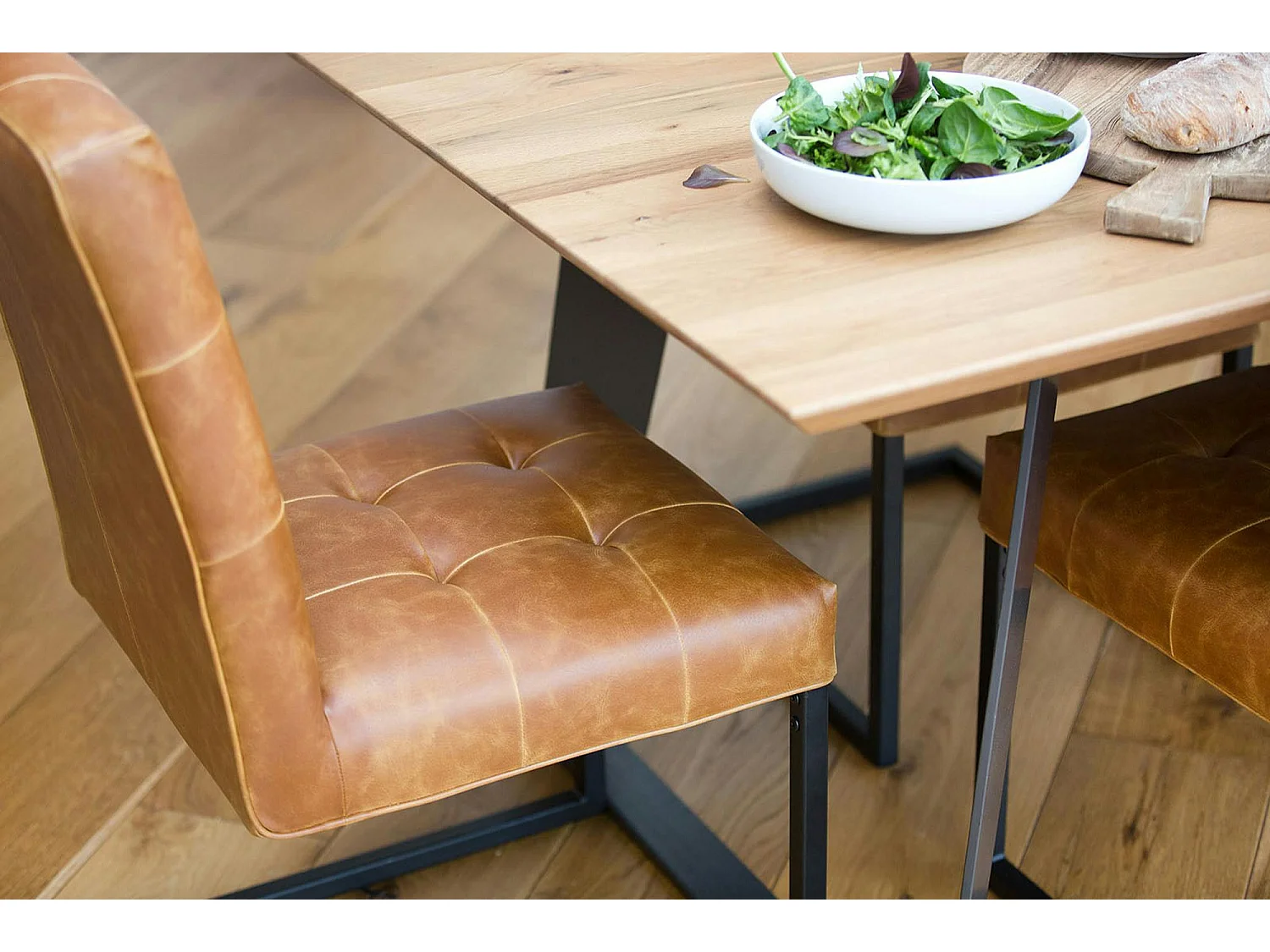 Chaise moderne camel (lot de 2) OKA