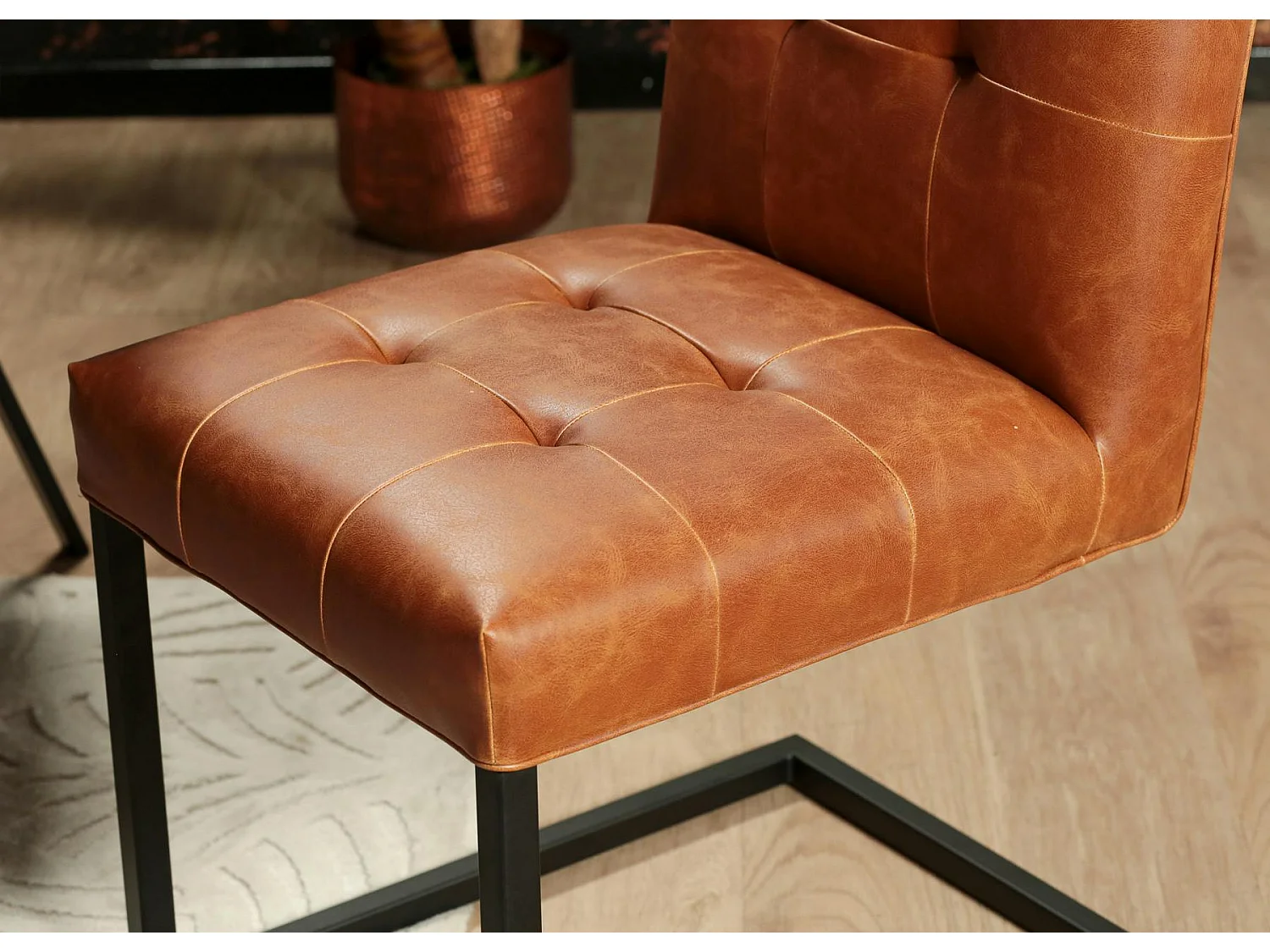 Chaise moderne camel (lot de 2) OKA