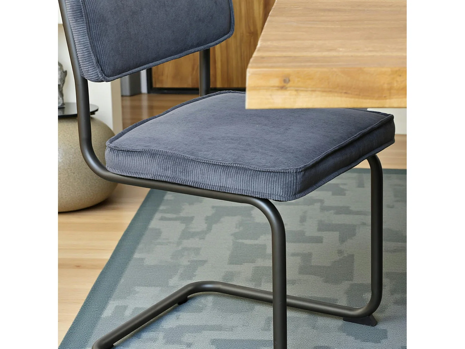 Chaise velours gris piètement luge (lot de 2) MALMOE