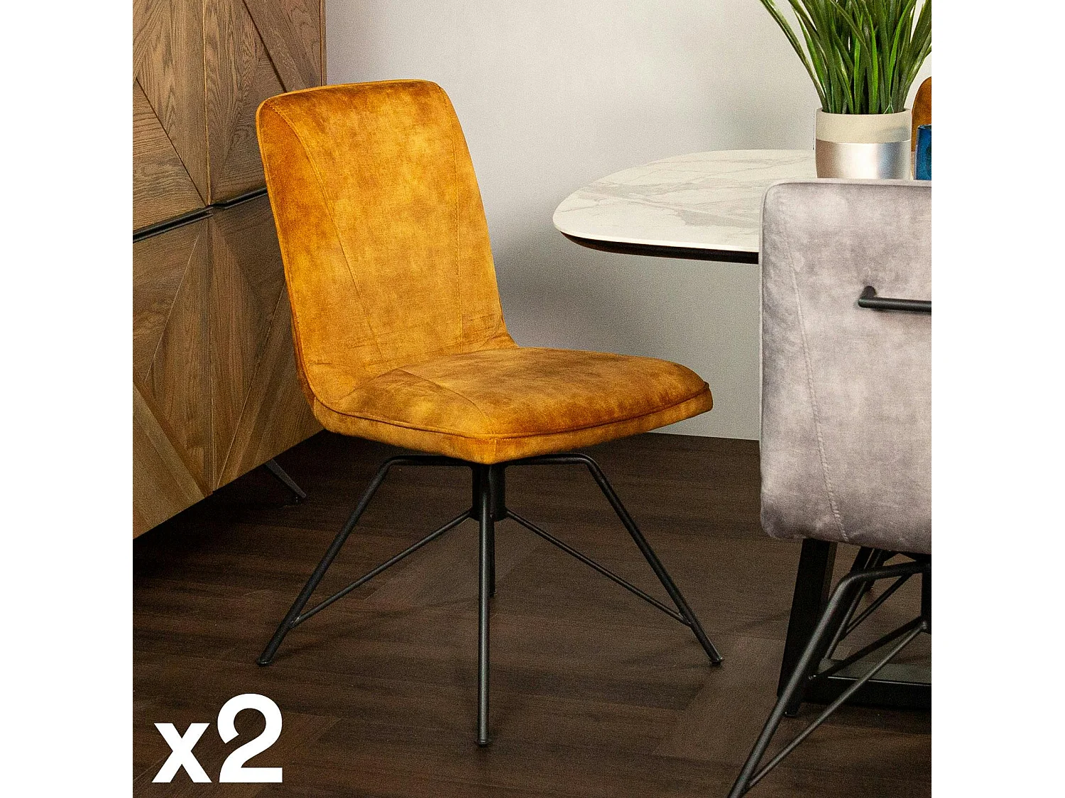 Chaise pivotante velours doré (lot de 2) OKA