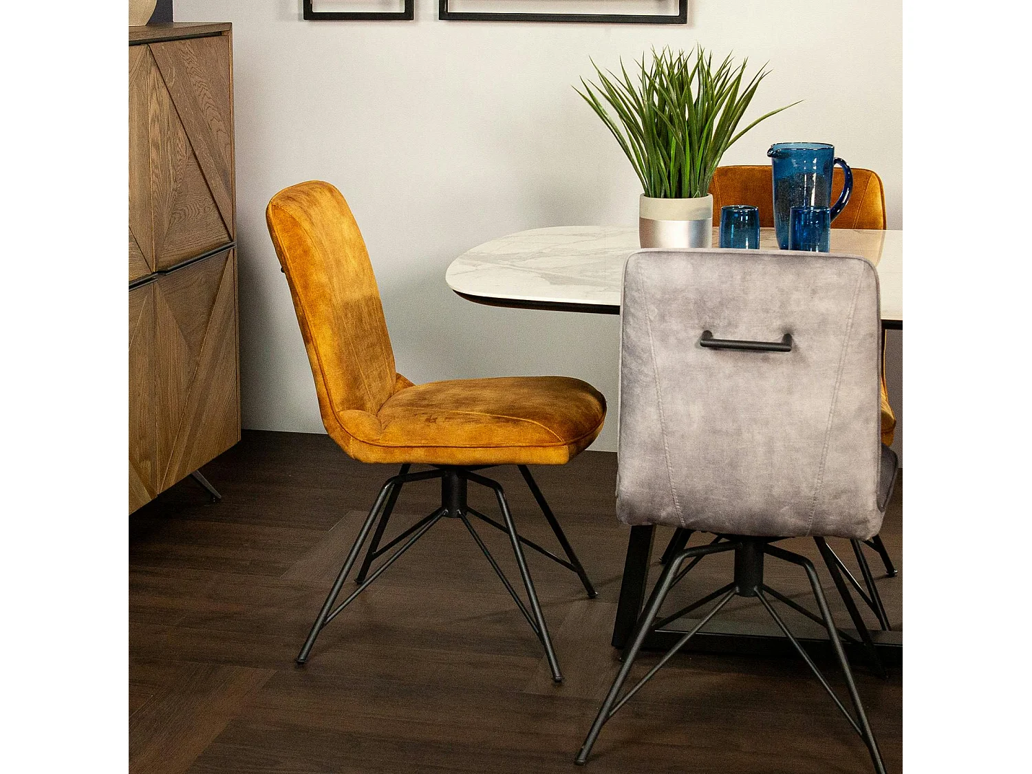 Chaise pivotante velours doré (lot de 2) OKA