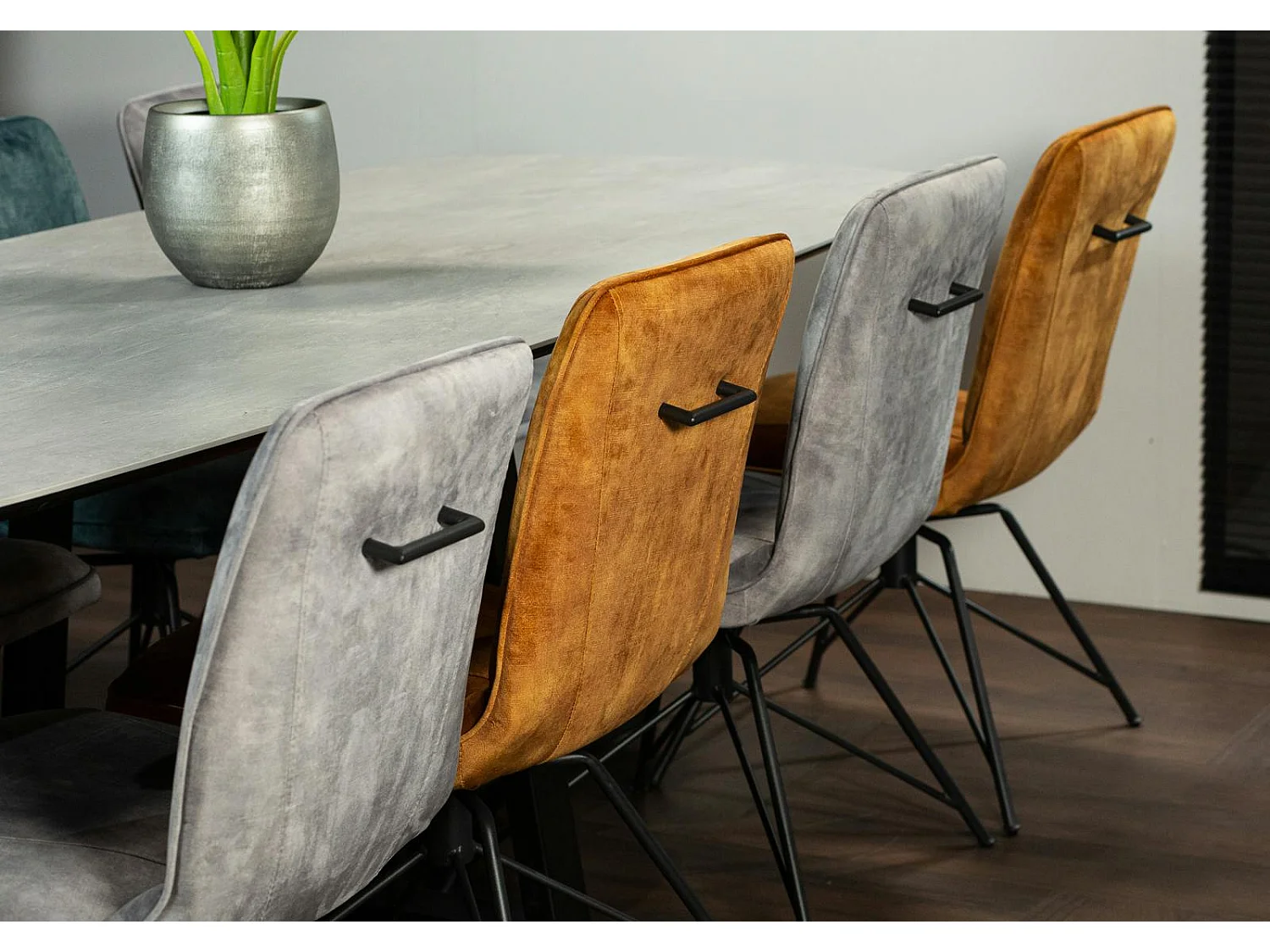 Chaise pivotante velours doré (lot de 2) OKA