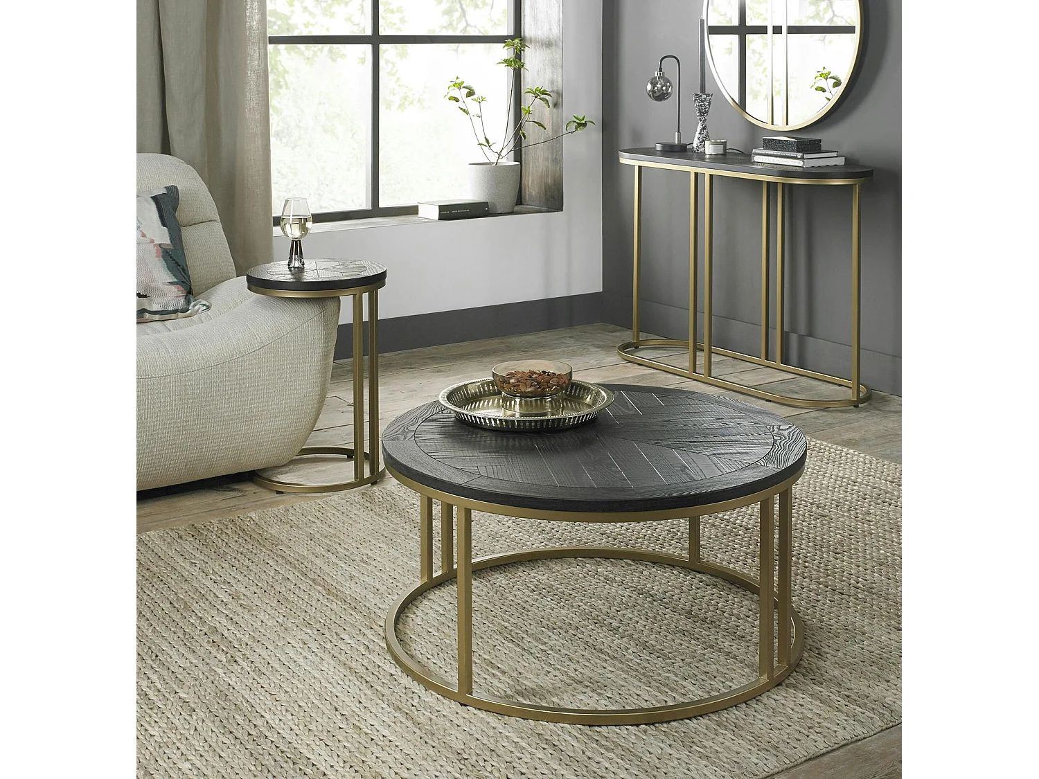 Table basse noire ronde en marqueterie de bois VALLEY