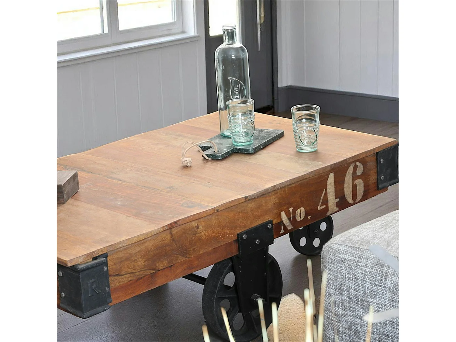 Table basse industrielle vintage bois recyclé roues LEEDS