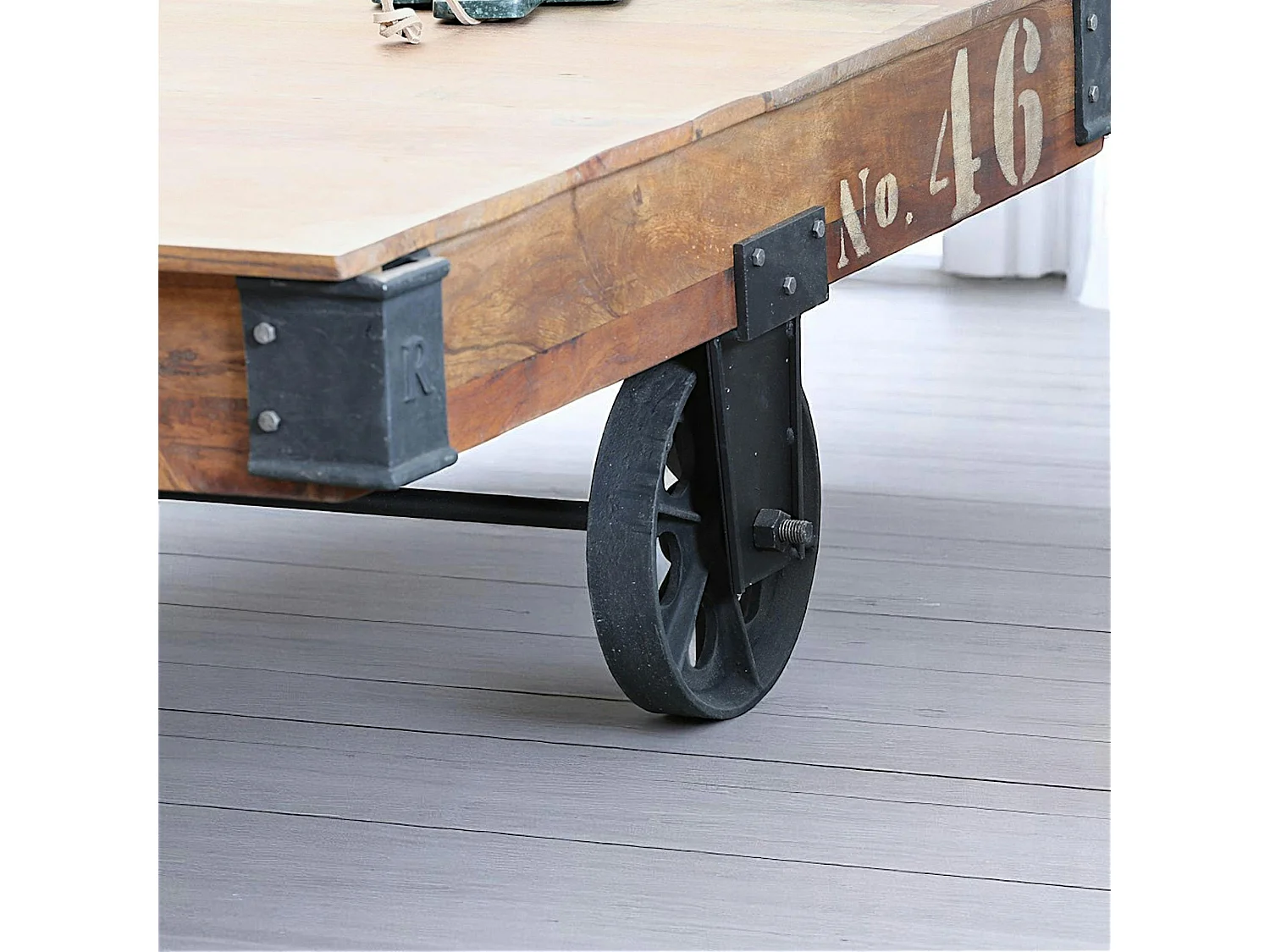 Table basse industrielle vintage bois recyclé roues LEEDS