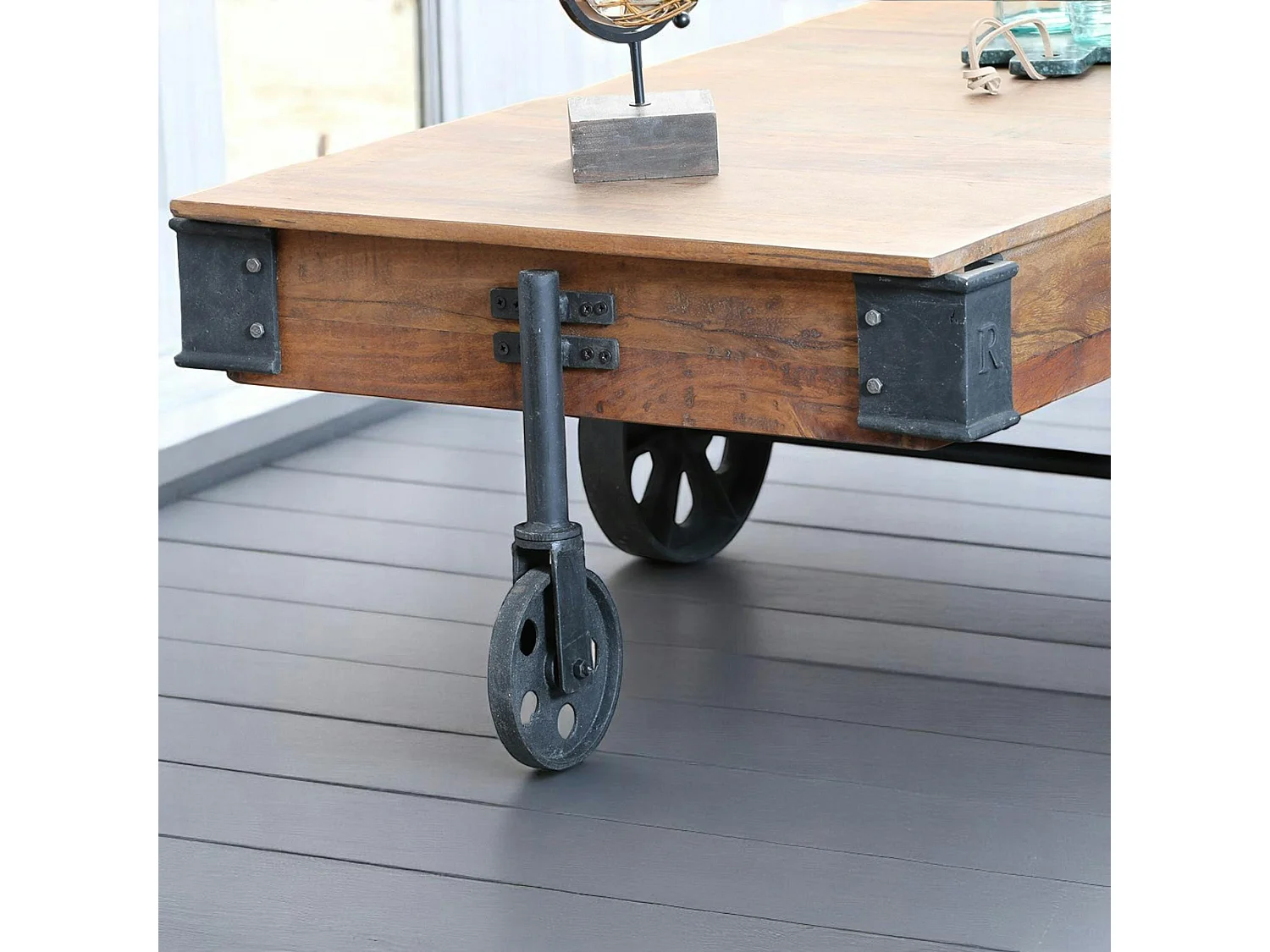 Table basse industrielle vintage bois recyclé roues LEEDS