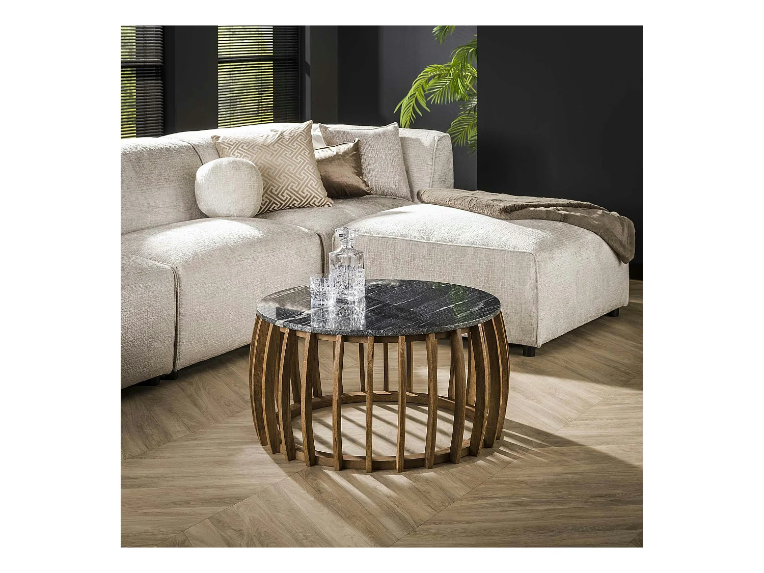 Table basse en marbre noir et bois de manguier ø80 cm DELHI