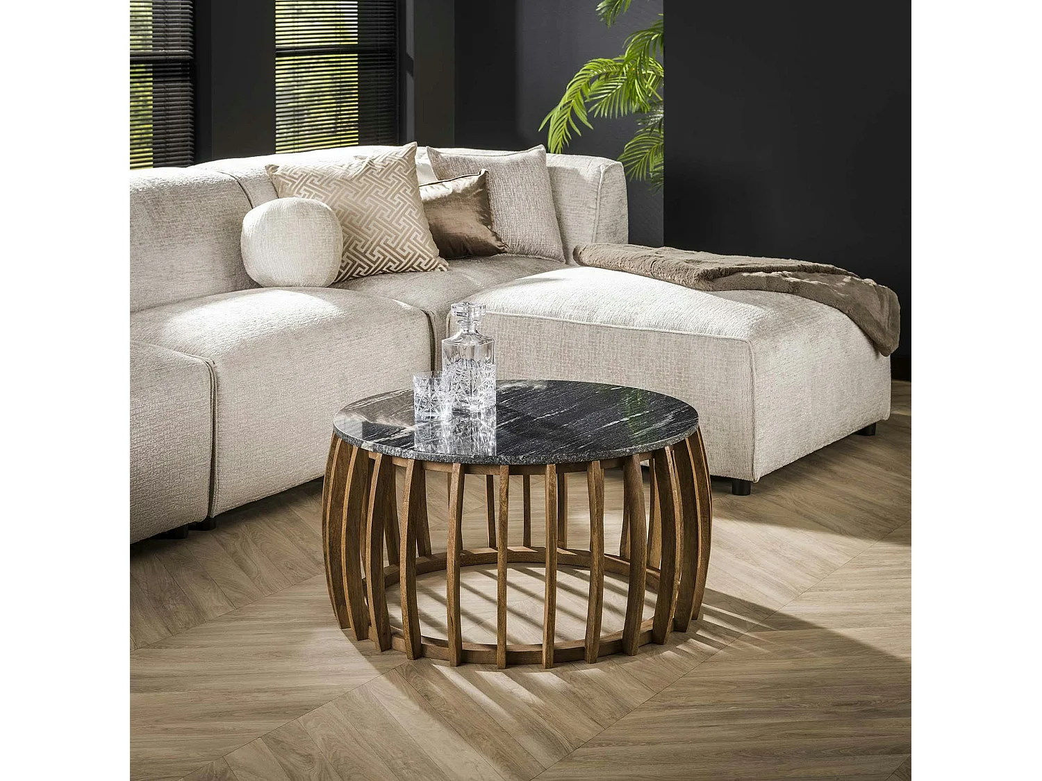 Table basse en marbre noir et bois de manguier ø80 cm DELHI