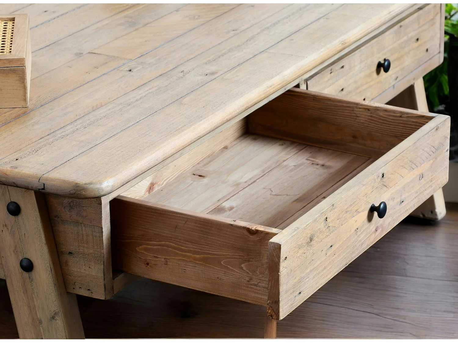 Table basse avec rangement bois recyclé clair tréteaux SALERNE