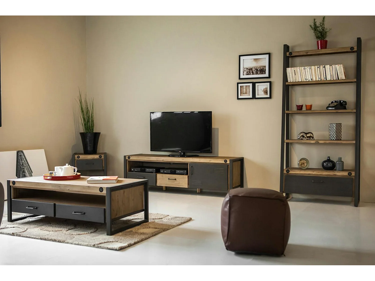 Table basse industrielle bois métal boulons BROOKLYN