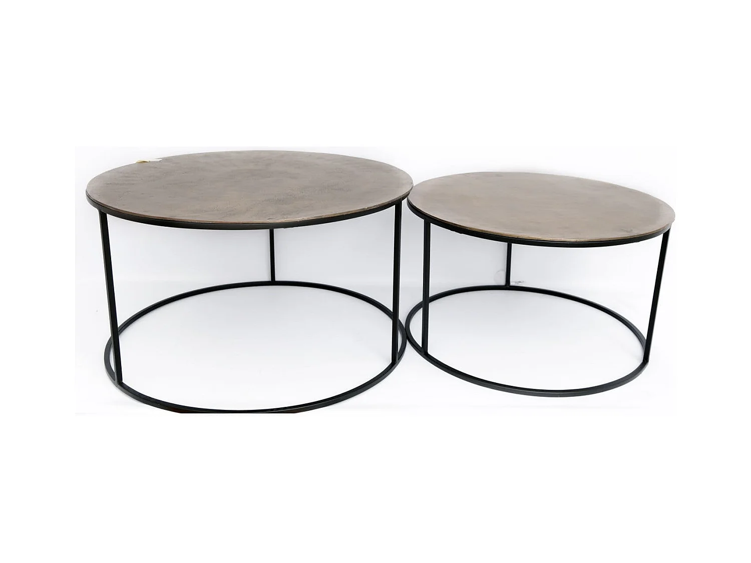 Table gigogne ronde en métal doré (lot de 2)