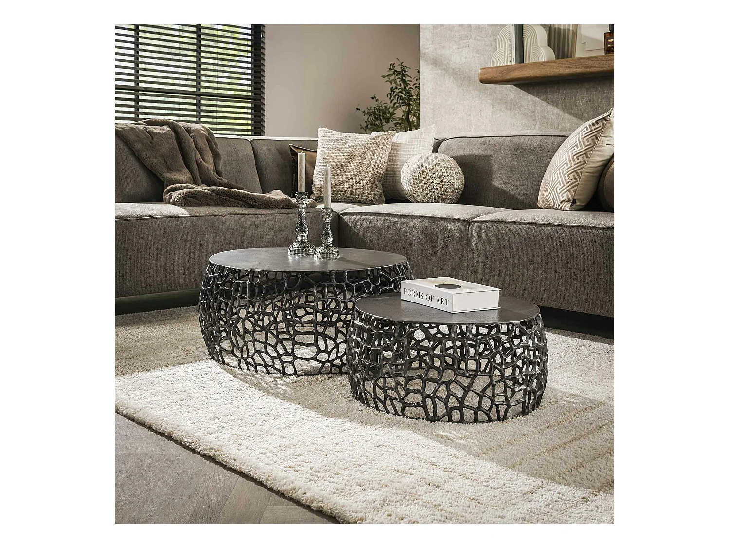 Table basse gigogne en métal gris motifs ajourés (2 pièces)