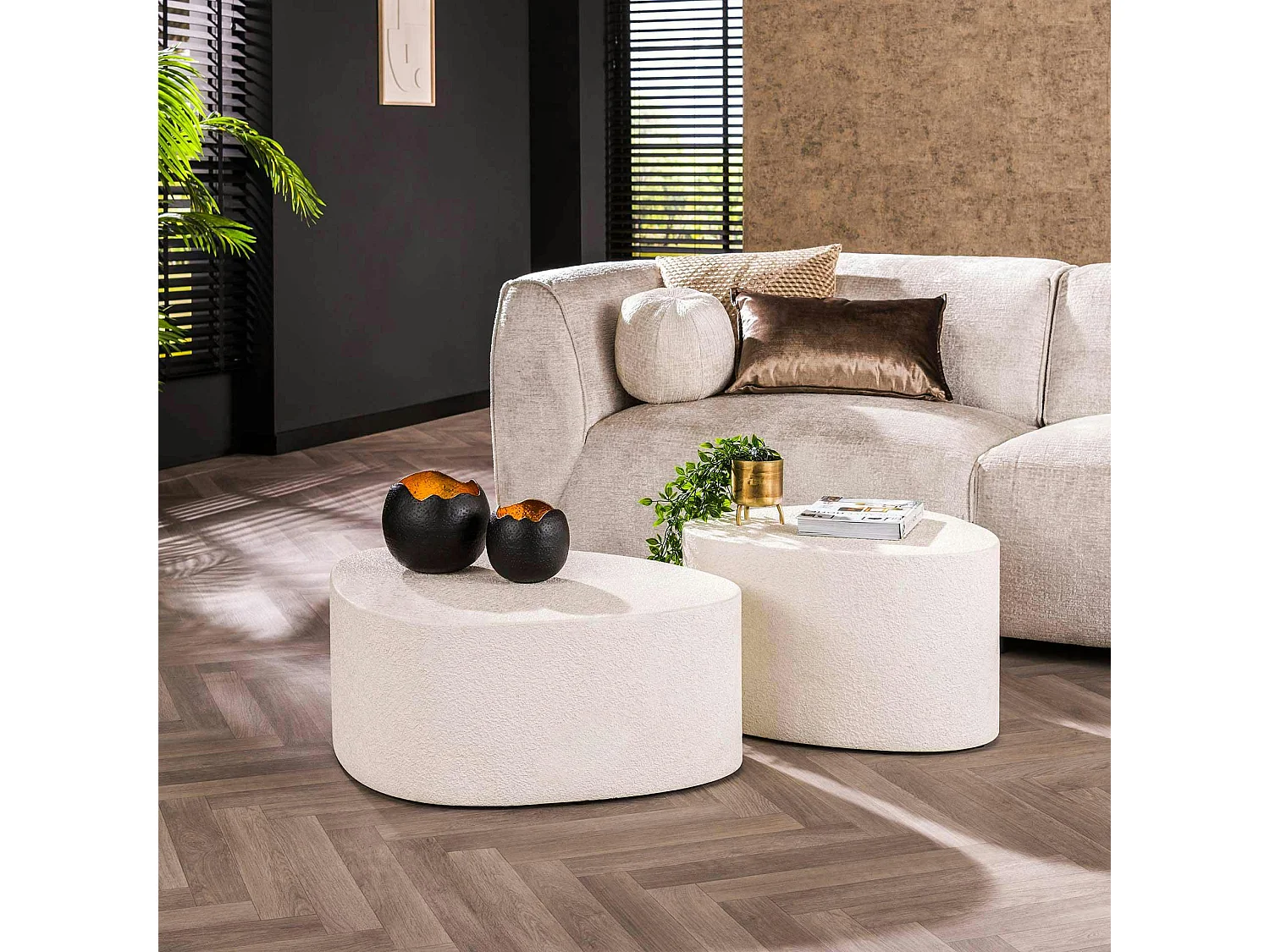 Table basse blanche en marbre composite forme triangle (lot de 2) TAJ