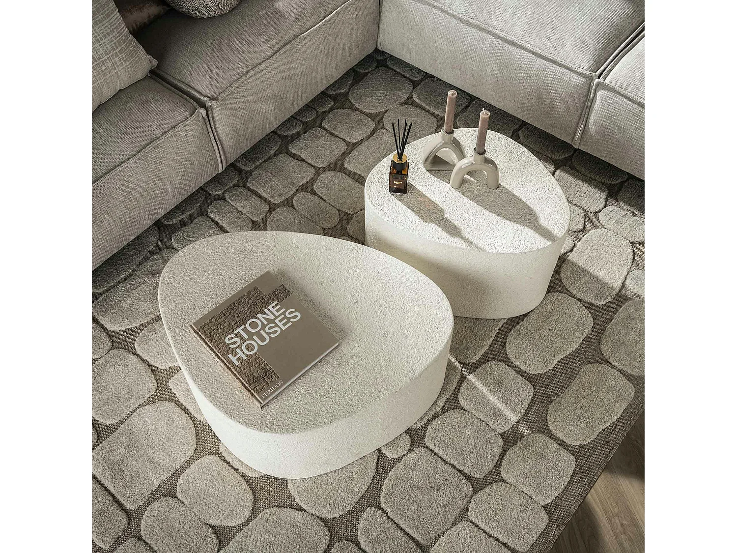 Table basse blanche en marbre composite forme triangle (lot de 2) TAJ